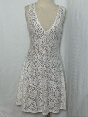 BCBGMAXAZRIA Sleeveless White Lace V-Neck Dress Fit Flare